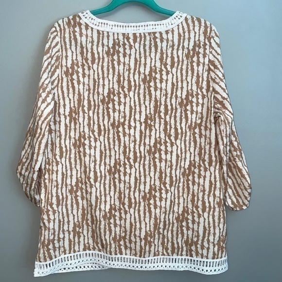 EUC Chico's Highland Park Animal Embroidered Popover Top Size 1 - Medium - Picture 10 of 11